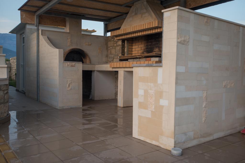 Elpidis Villa Kokkinos Pirgos Bilik gambar
